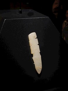 远古骨制工具展示