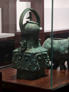 古代青铜神兽造型器物