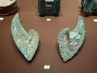 古代青铜残件文物展示