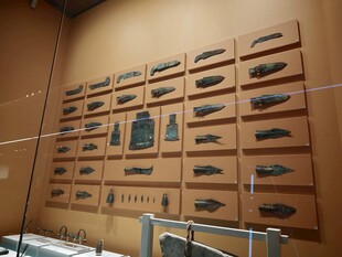 展示墙陈列多样工具