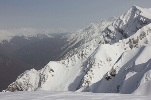 巍峨雪山壮丽景致