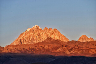夕阳下的壮丽山景