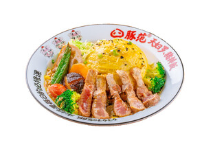 金黄浇汁排骨蔬菜拼盘