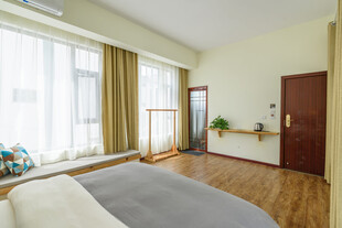 温馨简约卧室室内场景