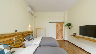 简约温馨双床卧室空间