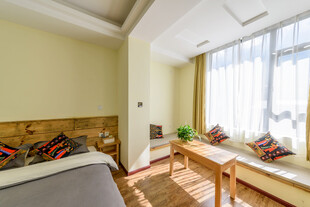 温馨舒适的卧室一角