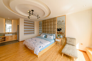 现代简约风温馨卧室空间