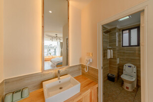 现代简约风格的浴室一角