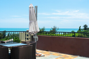 海边露台休闲场景