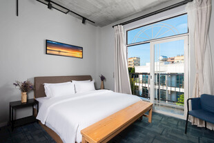 现代简约风格温馨卧室