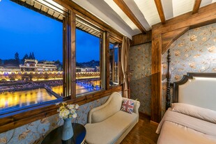 河畔夜景卧室 温馨舒适风