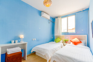 蓝色清新双床卧室空间