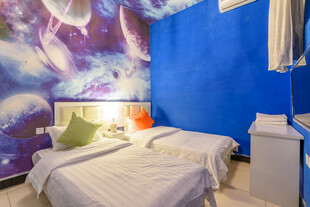 梦幻星空主题双床卧室