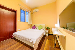 温馨简约卧室室内场景