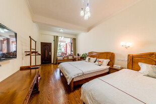 温馨舒适的双人卧室空间