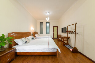 简约温馨双床卧室空间