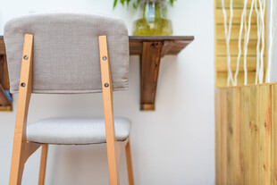 简约风格木质靠背椅