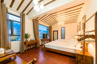 温馨木质风卧室场景展示