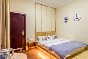 温馨简约卧室室内场景