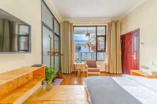 温馨明亮的简约风卧室空间