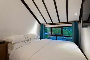 简约温馨阁楼卧室空间