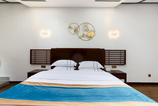 简约现代风格卧室床铺展示