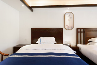 简约双床卧室温馨场景