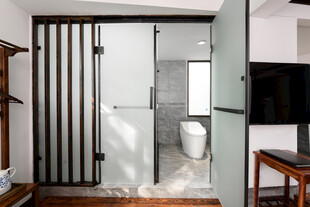 现代简约风格卫生间隔断