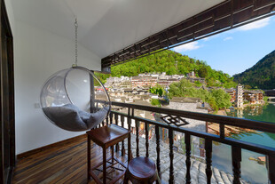 山间阳台 惬意休闲观景处