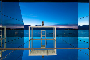 现代建筑玻璃幕墙观景台