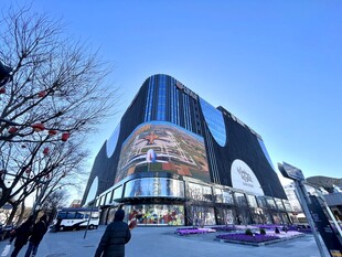 现代风格弧形建筑外观