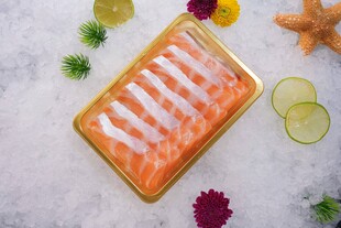 新鲜三文鱼切片摆盘