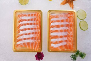 两盒精美摆放的三文鱼