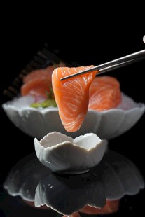 精致三文鱼寿司特写