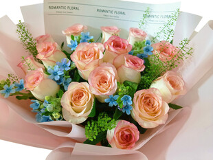 粉蓝玫瑰清新花束