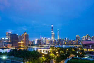上海陆家嘴地标现代城市夜景河畔