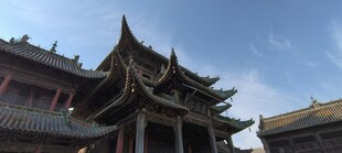 中式古建筑屋顶一角