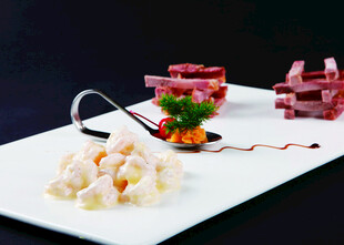 精致摆盘的特色美食