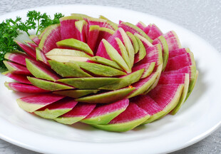 凉拌心里美萝卜摆盘