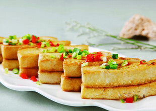 香煎豆腐摆盘精致诱人