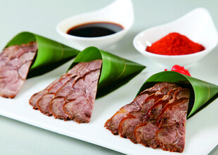 日式牛肉刺身配蘸料