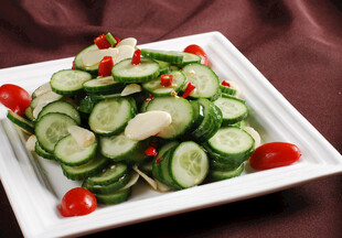 凉拌黄瓜配番茄
