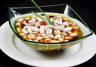 玻璃碗中的美味杂豆汤