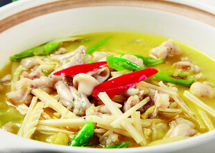 酸辣鸡丝笋汤