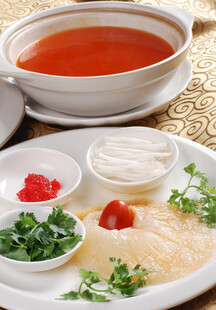 美味汤品与配菜组合