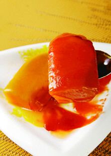 美味酱汁浇淋的红烧肉