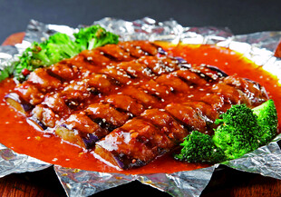 红烧排骨配西兰花美食