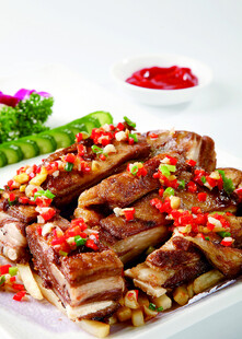 香辣美味凉拌猪排骨