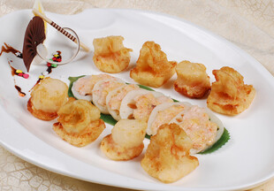 美味香煎海贝配蔬菜