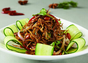 凉拌肉丝配黄瓜丝